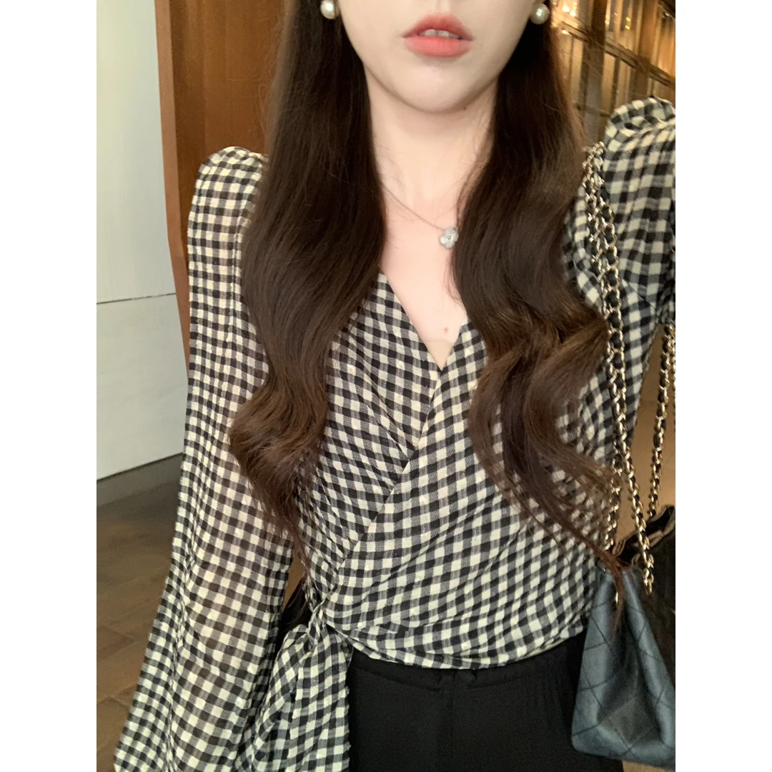 【现货】安璃 简约设计感格纹绑带交叉领上衣