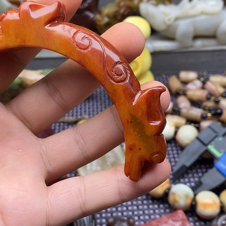 未镶嵌蛇纹石玉颈饰
