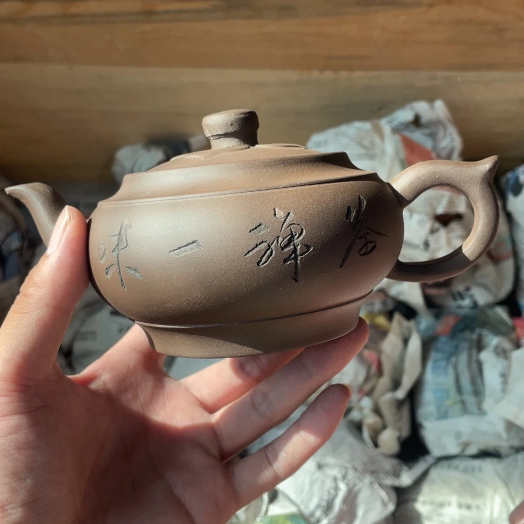 茶壶紫砂老厂紫砂壶一件。