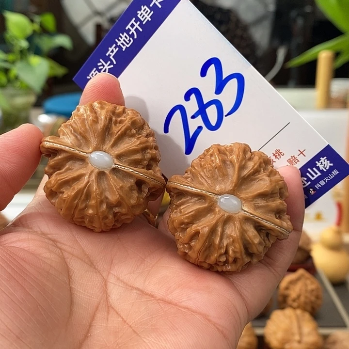 文玩核桃把件40.5银镶玉肉球宫灯283号