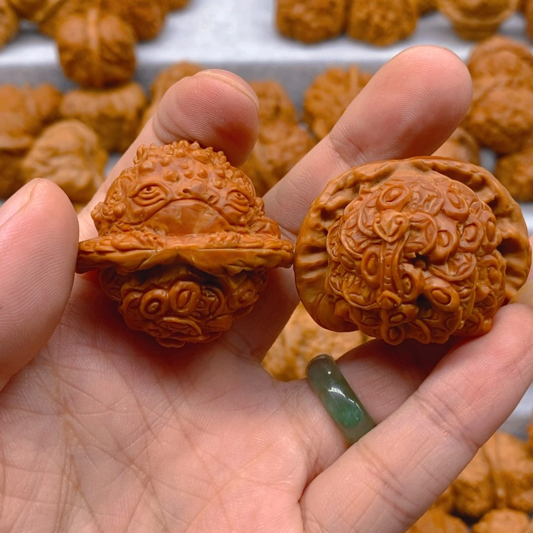 文玩核桃把件纯手工雕刻金蟾