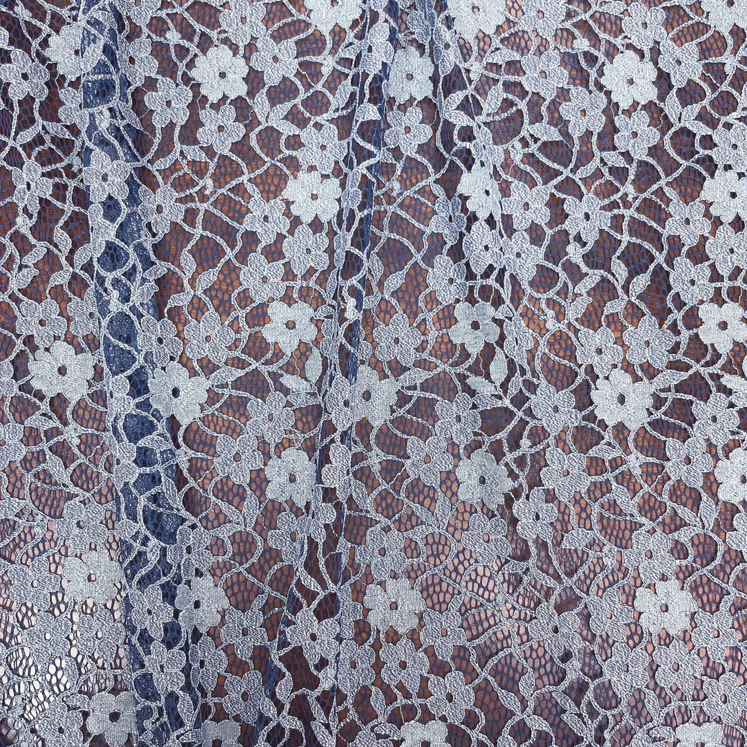 新款刺绣工艺蕾丝面料小花衣服布料聚酯纤维M1051