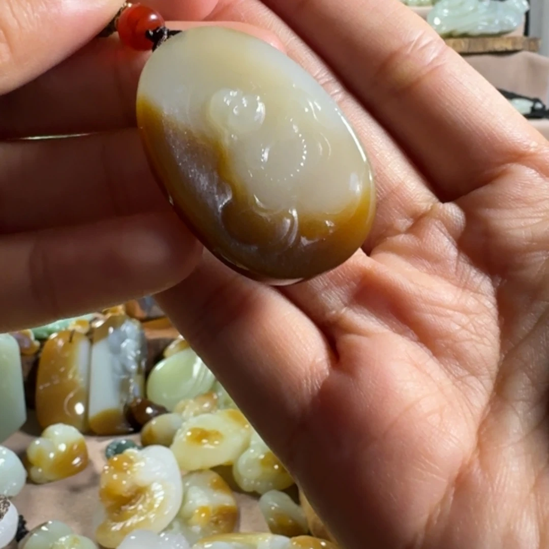 颈饰未镶嵌和田玉（糖玉）