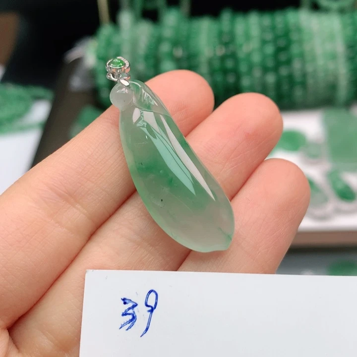 石英质玉颈饰未镶嵌