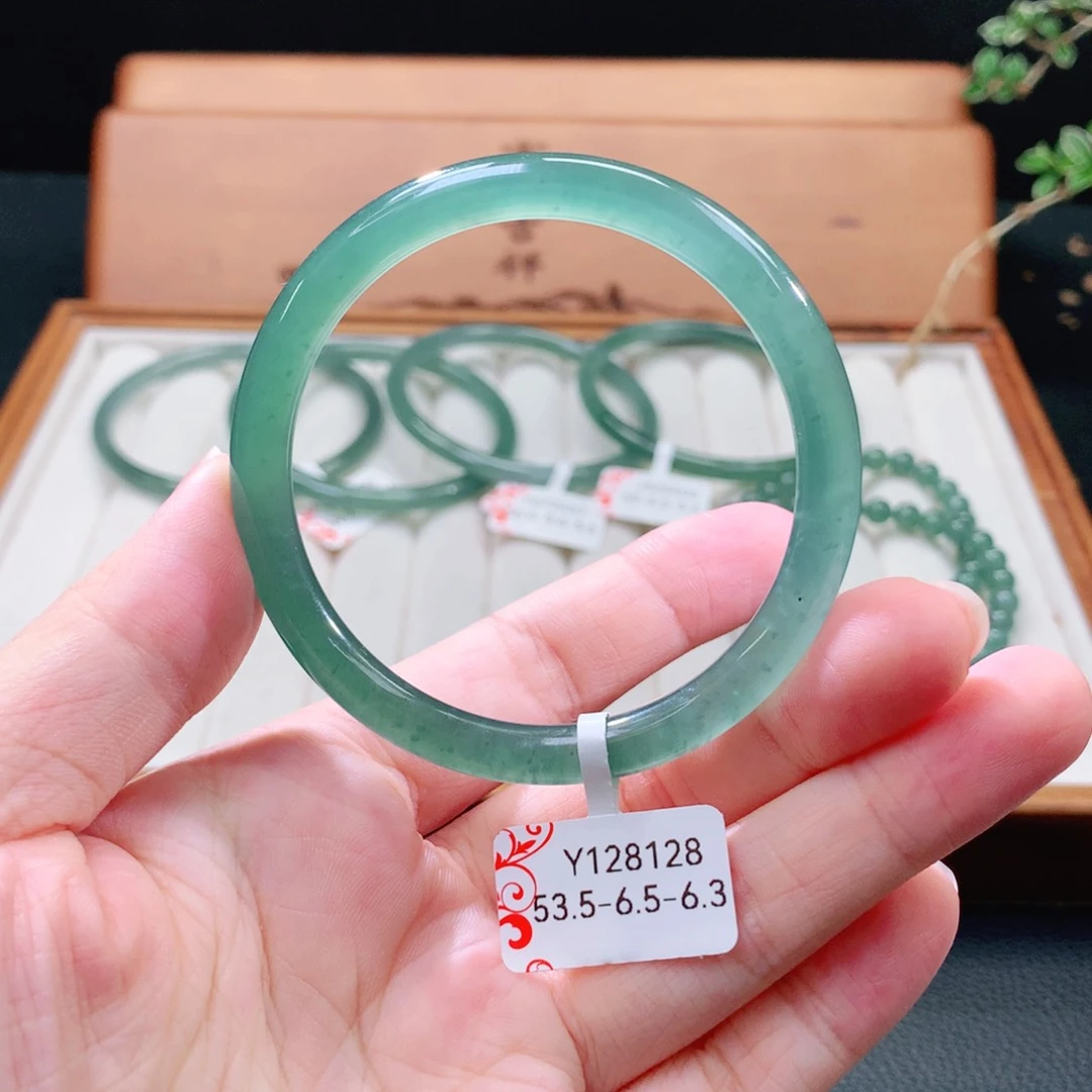 翡翠手镯（圆镯）未镶嵌