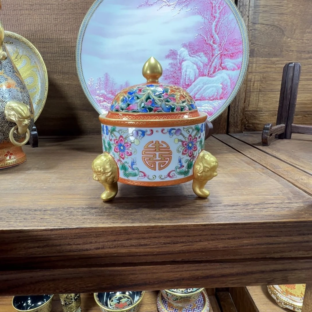 珐琅彩镂空熏香炉