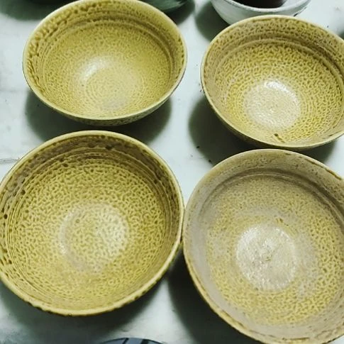 瓷片瓷片，各种摆件，沙锅！