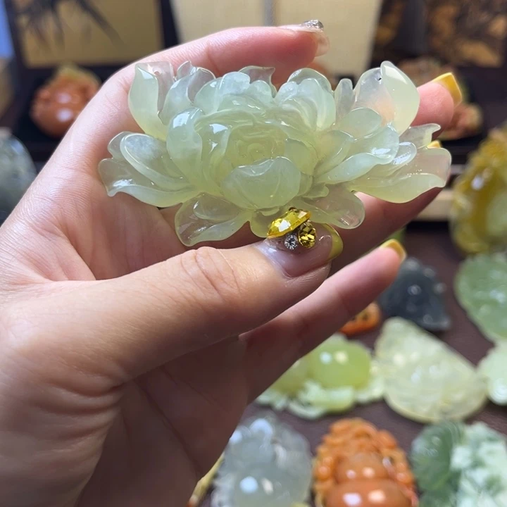 蛇纹石玉未镶嵌颈饰