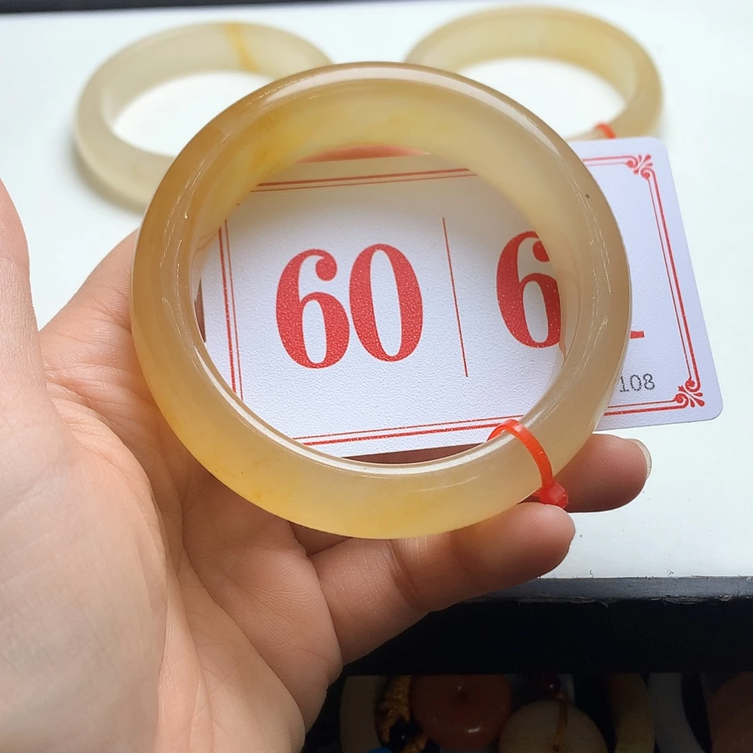 未镶嵌石英质玉（黄龙玉）手镯悦*