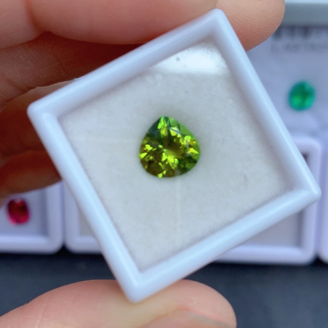 未镶嵌1.83克拉裸石绿色碧玺
