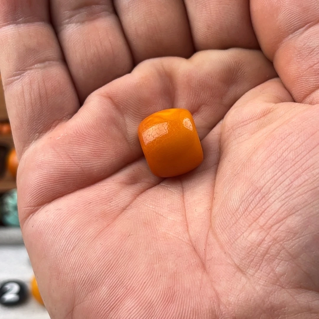 c***螂蜜蜡未镶嵌颈饰老蜜蜡