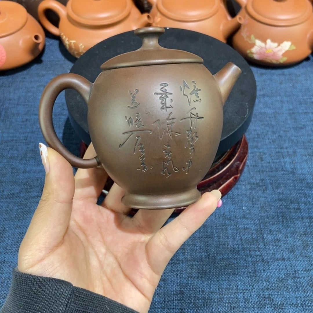 2建水紫陶手工阴刻壶160c