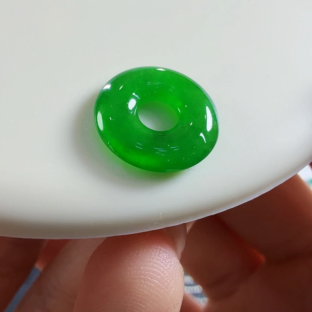 翡翠未镶嵌颈饰超级毕业