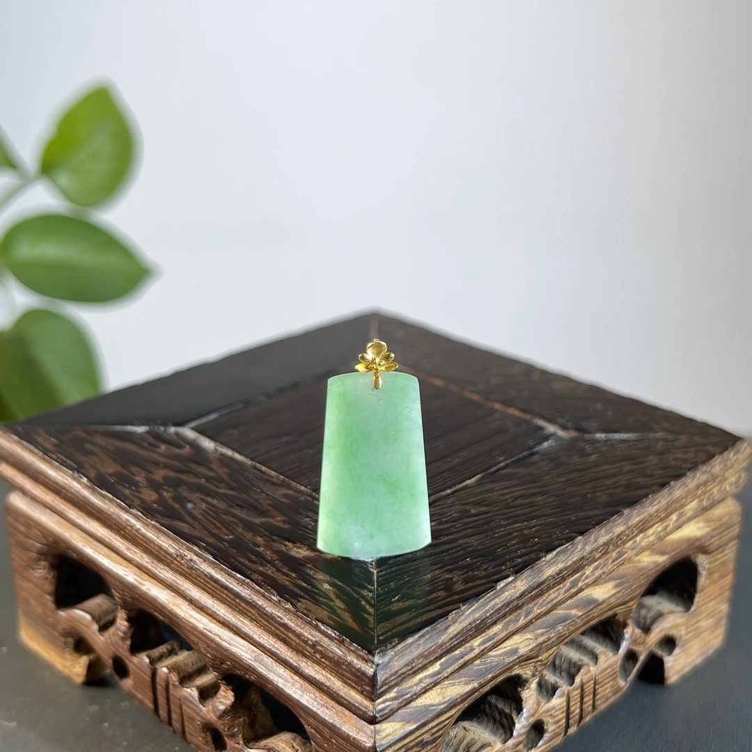 JTA10-21 天然缅甸A货翡翠  18k镶嵌无事牌