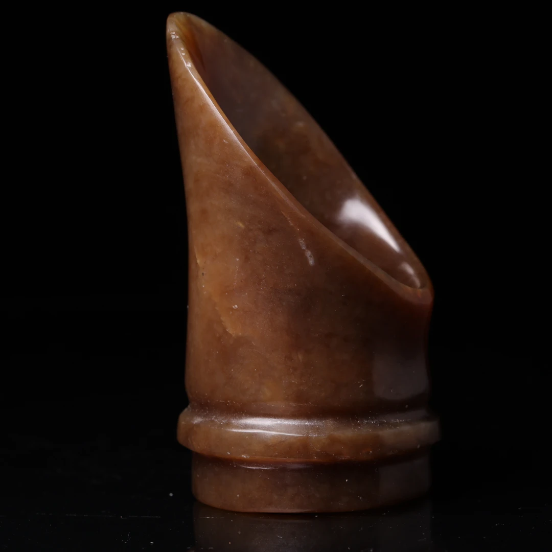 明代和田玉马蹄箍形器