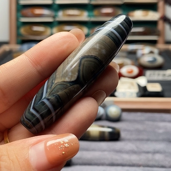 子***着未镶嵌吊坠(不含链)玛瑙/玉髓