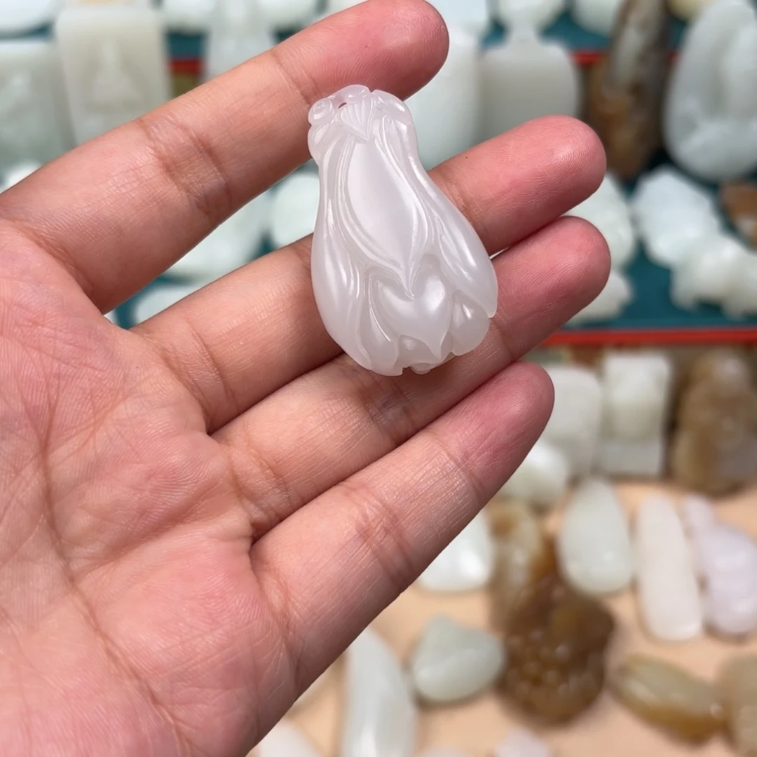 和田玉未镶嵌颈饰