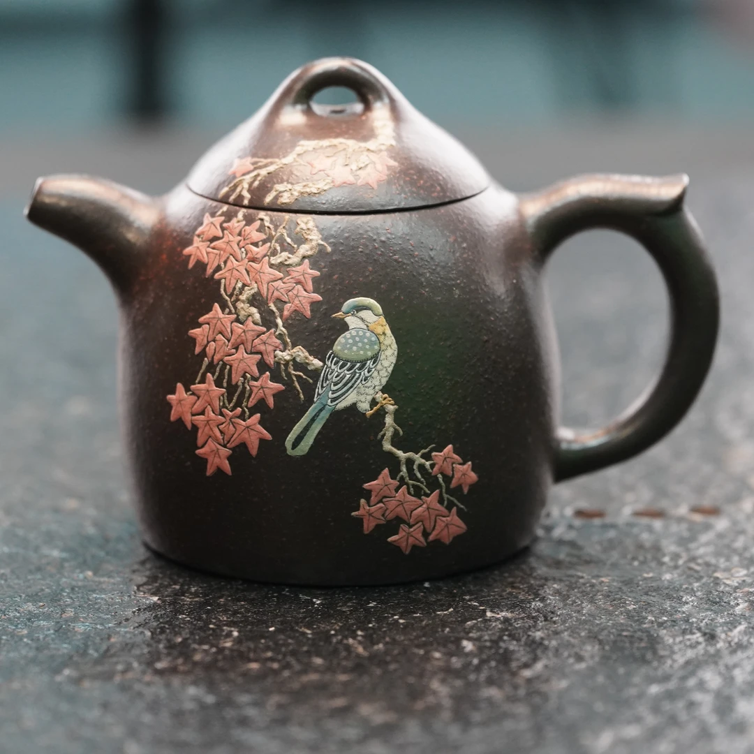 20126 顾跃君 高黑料秦权（泥绘花鸟）（260cc)