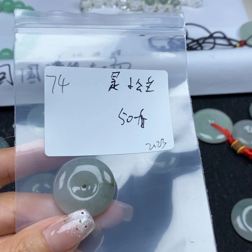 【闪购商品】翡翠颈饰未镶嵌是****?