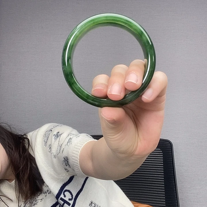 中***李和田玉未镶嵌手镯