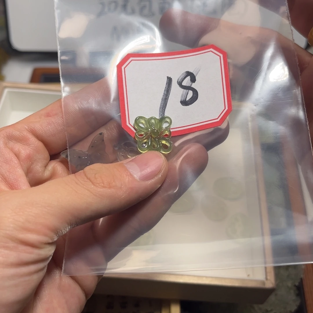 猪***仔蛇纹石玉合金颈饰