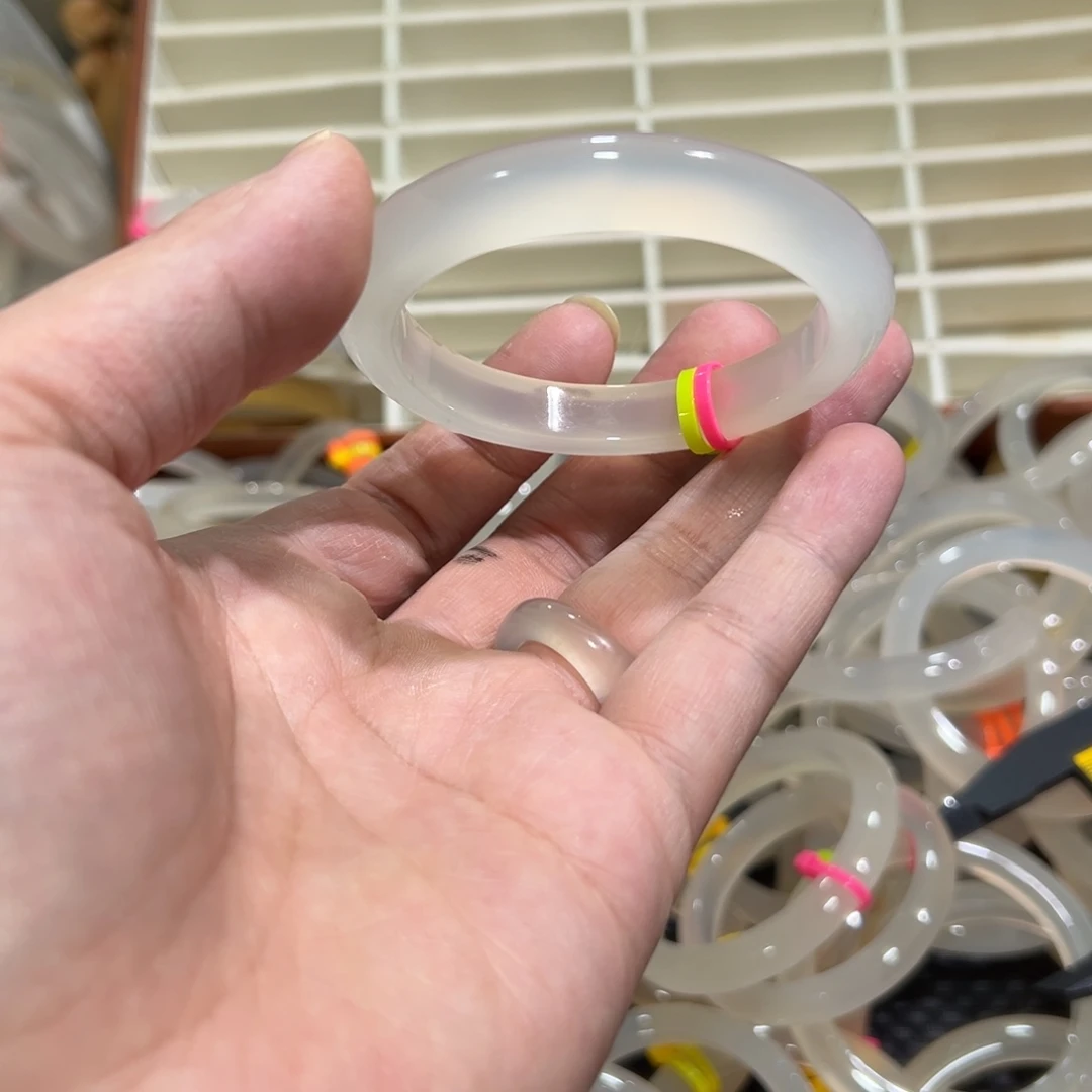 玛瑙/玉髓未镶嵌手镯55圈有包容15