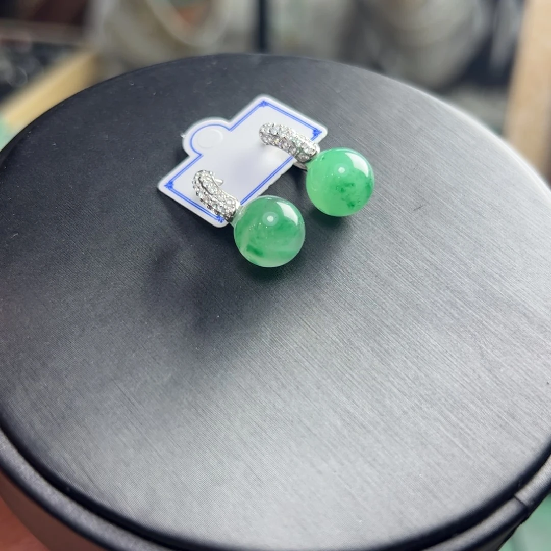 石英质玉（非洲翠）未镶嵌耳饰