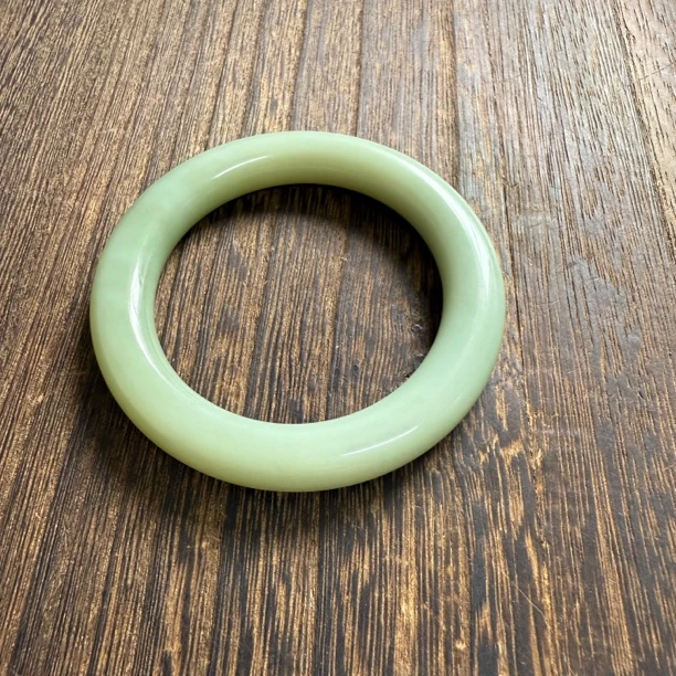 一图一物 天然新疆和田玉圆条粉青手镯 卡53.5mm