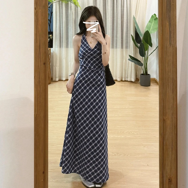 复古格纹显瘦设计感连衣裙高级感挂脖裙