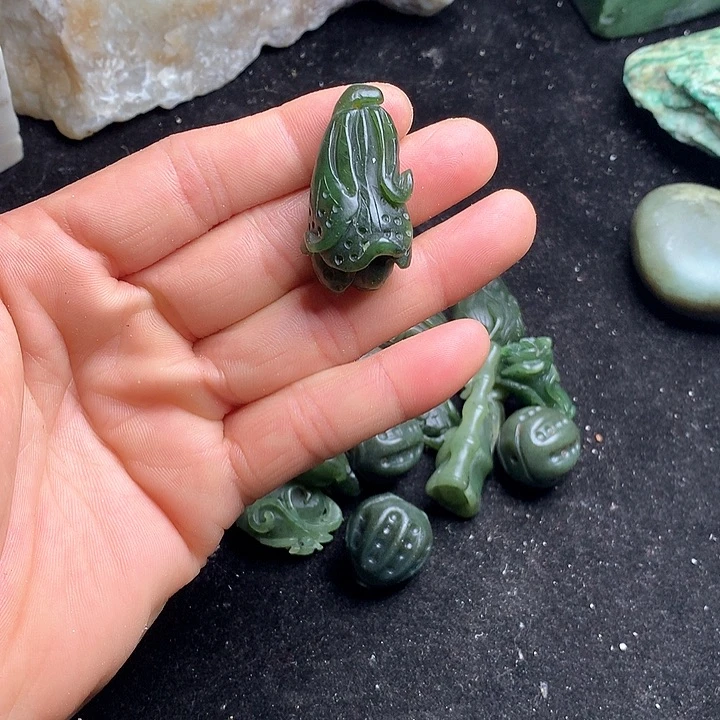 和田玉（糖玉）未镶嵌珠宝奇石