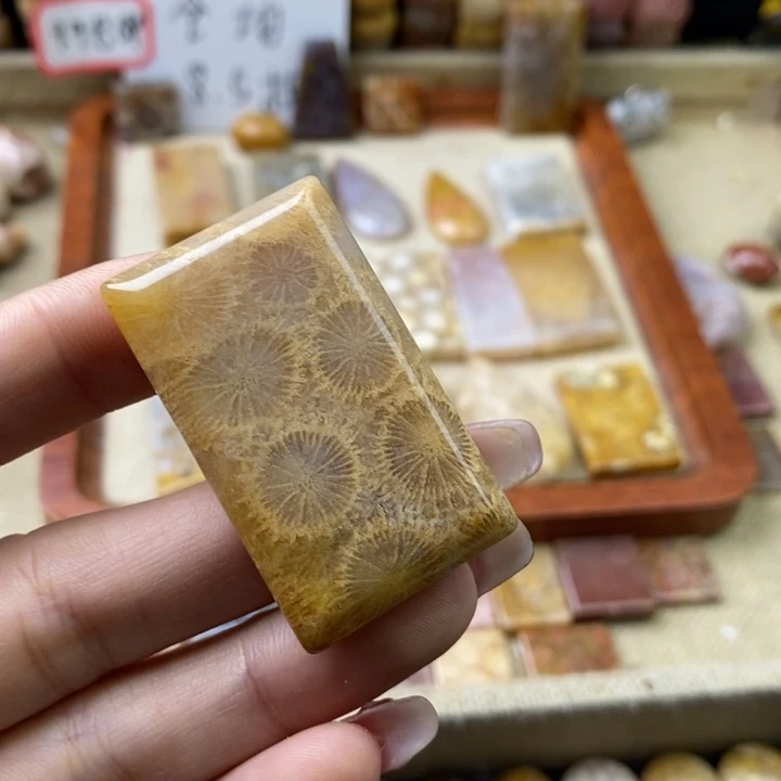 石英岩玉合金颈饰