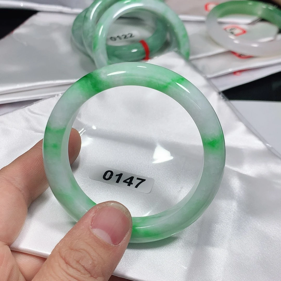 翡翠手镯未镶嵌天然缅甸翡翠手镯A货