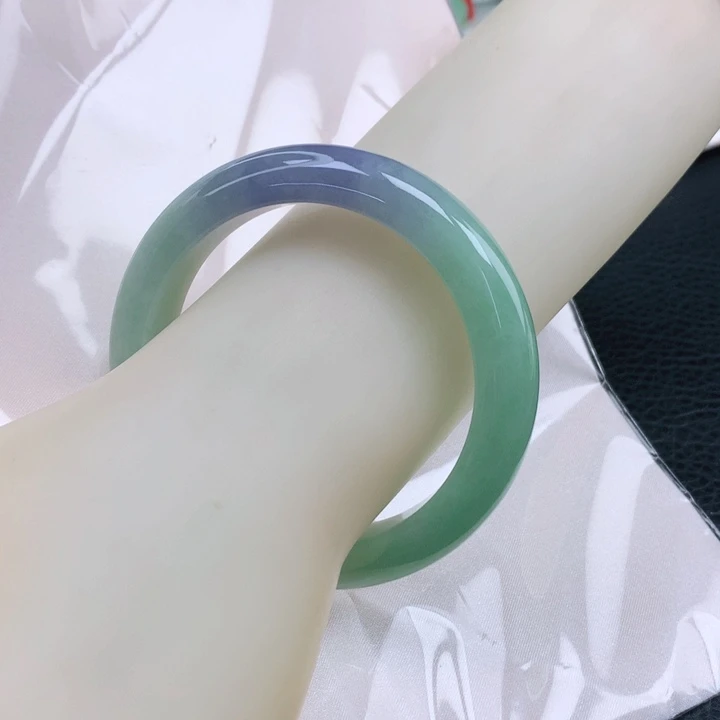 翡翠手镯未镶嵌59春彩翡翠手镯
