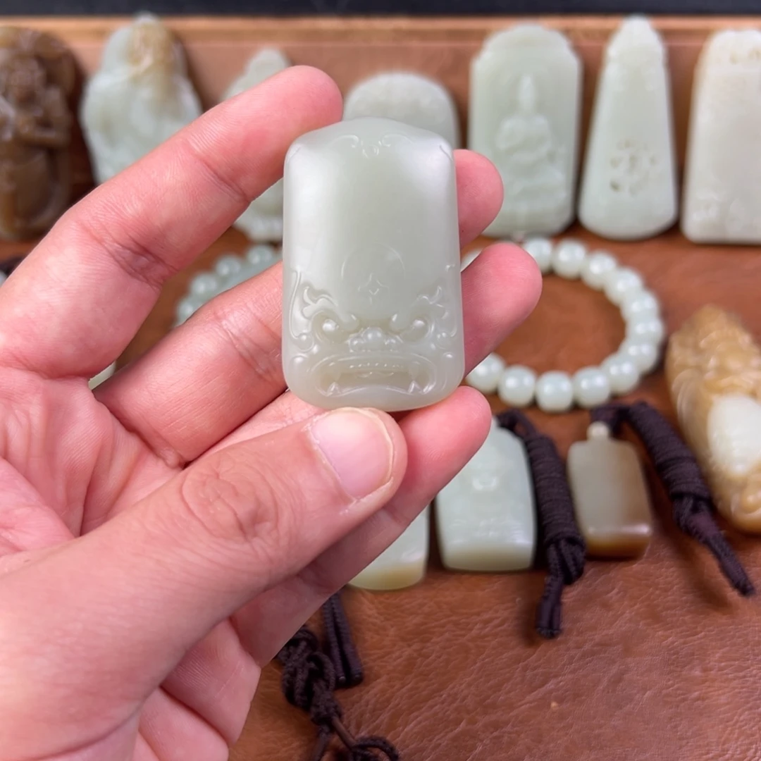 和田玉（青白玉）未镶嵌颈饰