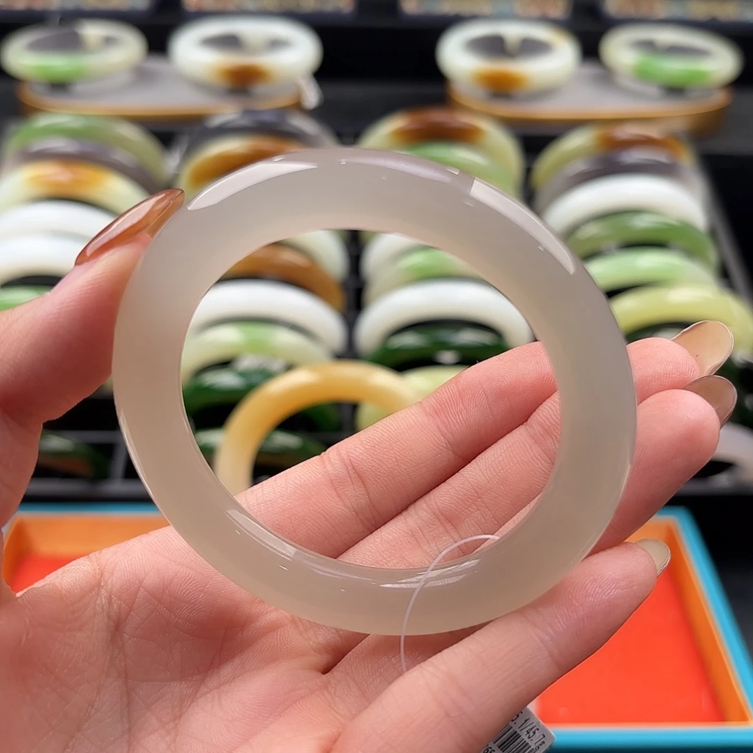 和田玉未镶嵌手镯6800