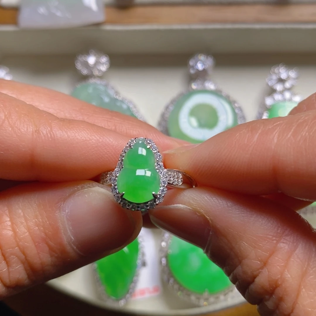 翡翠颈饰银S925镶嵌葫芦女戒