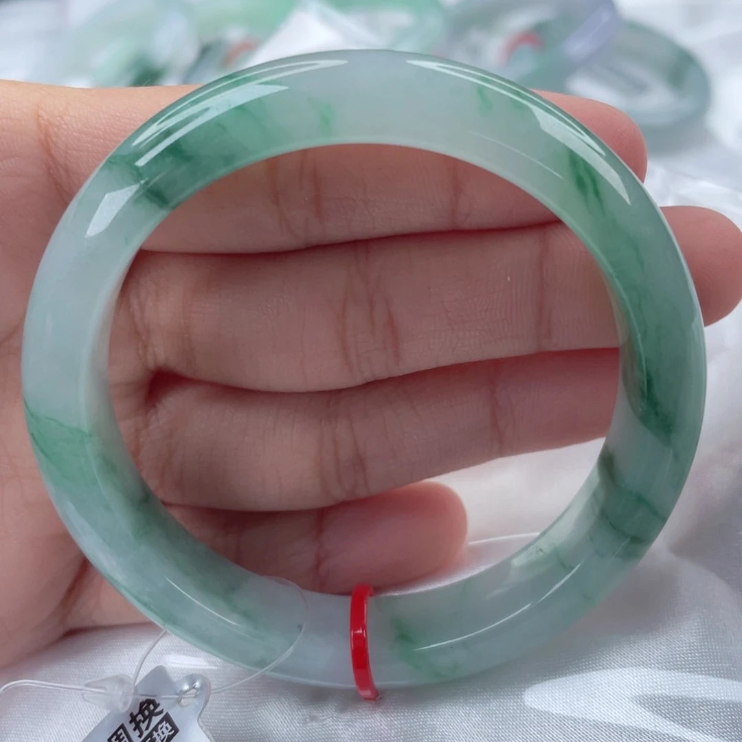 翡翠手镯未镶嵌55正圈 有纹裂