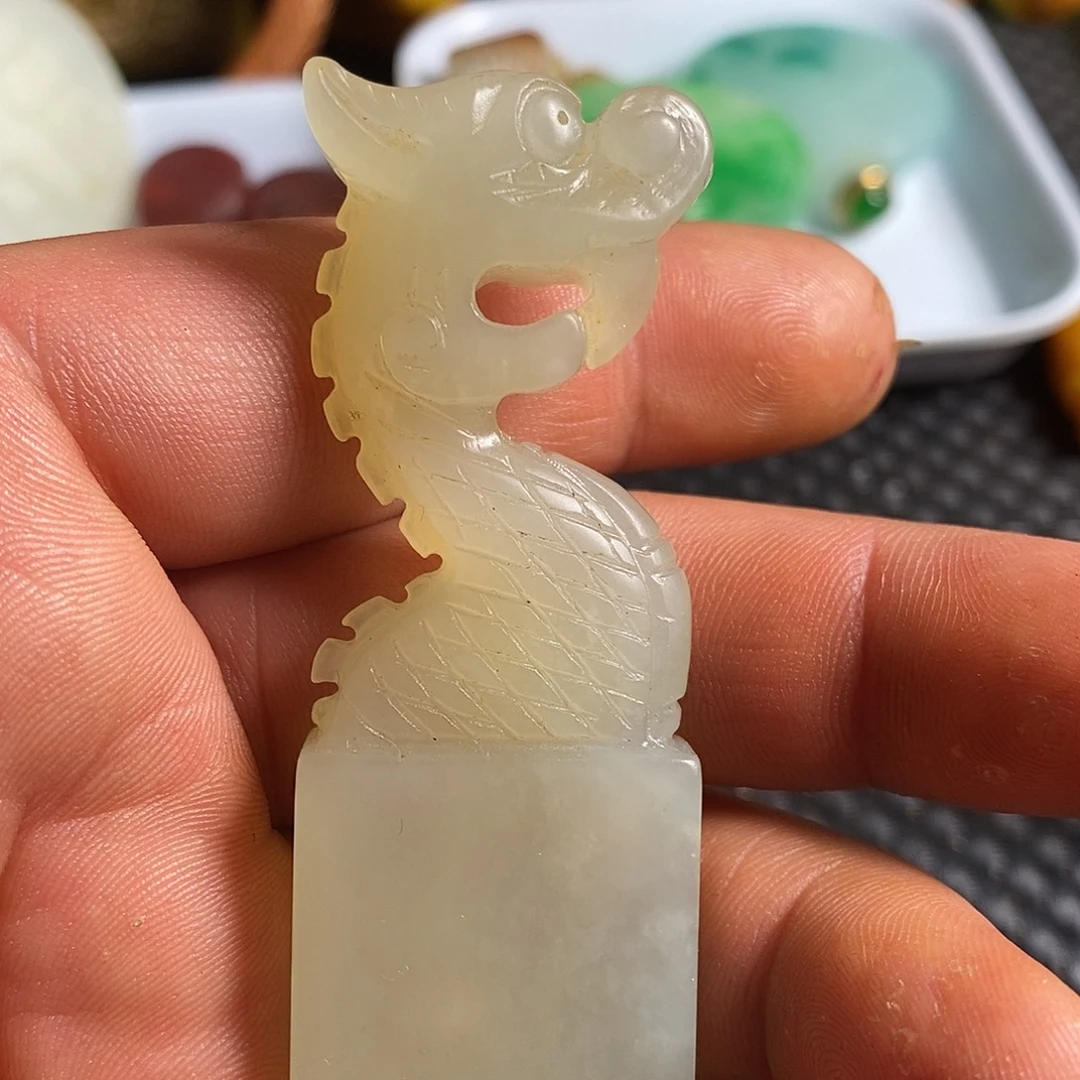 岫玉未镶嵌珠宝奇石