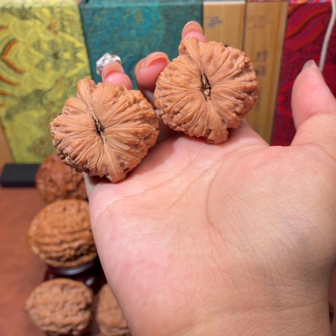 文玩核桃吊坠凹底绣球39