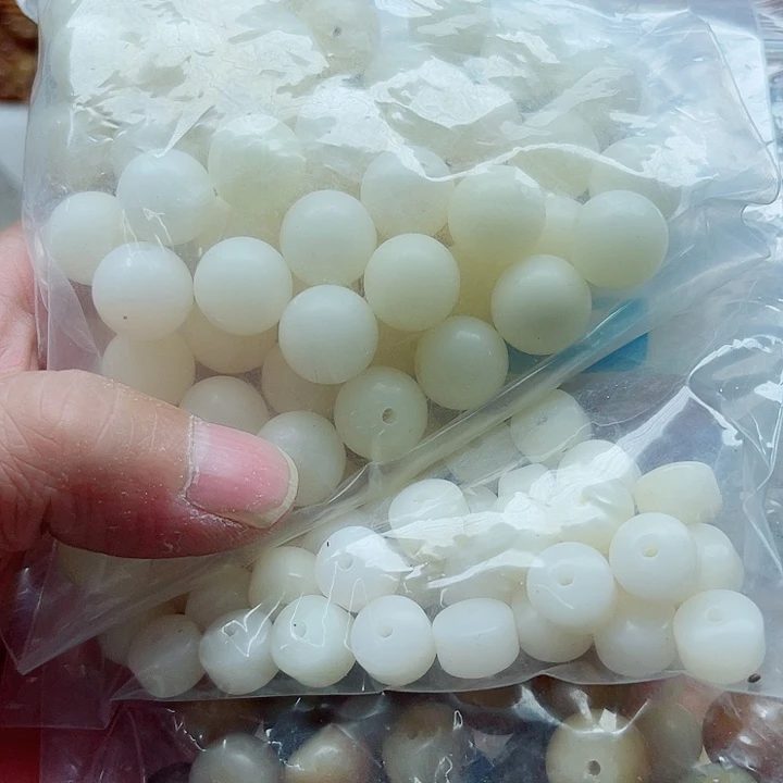 白玉菩提吊坠瑕疵三拼