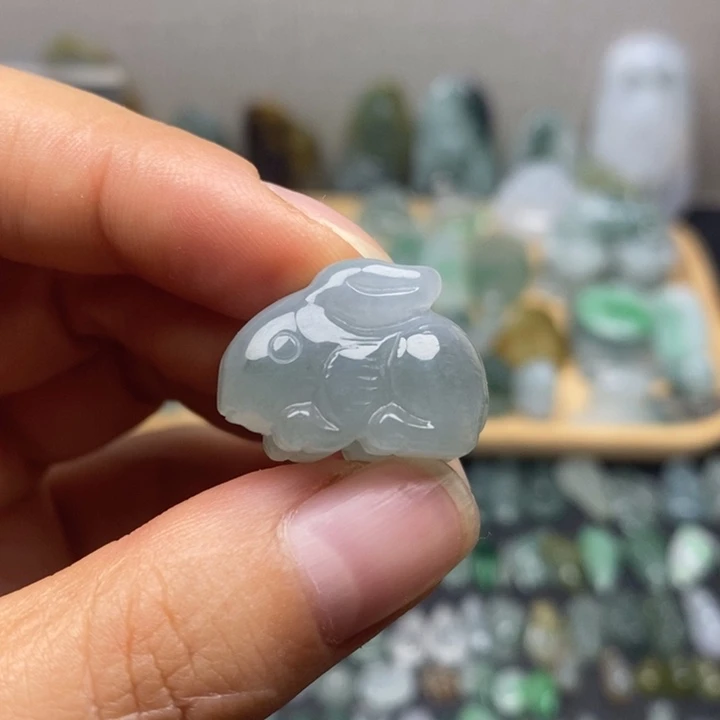 颈饰未镶嵌翡翠兔子