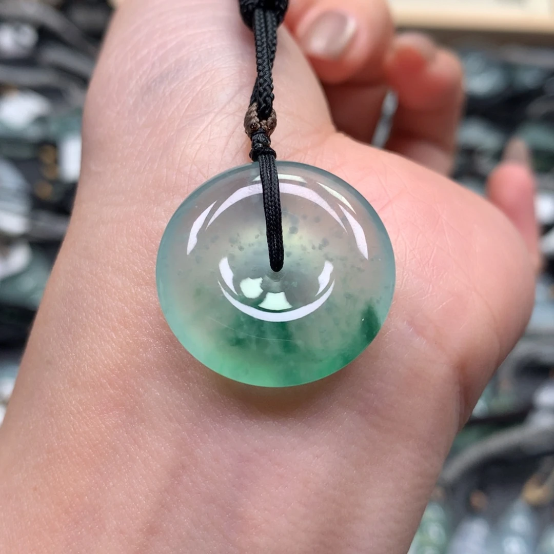 翡翠颈饰未镶嵌扣子