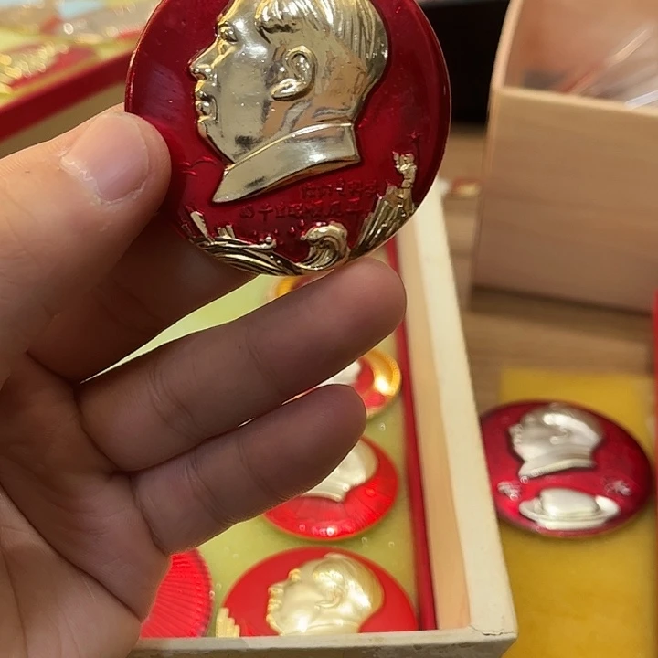 涛***哥像章一一一一一一一高贵轻