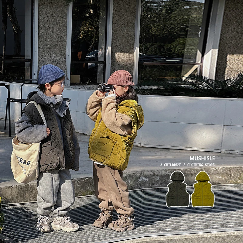 阿又男童冬纯色口袋冬装连帽马甲儿童拉链保暖83303D