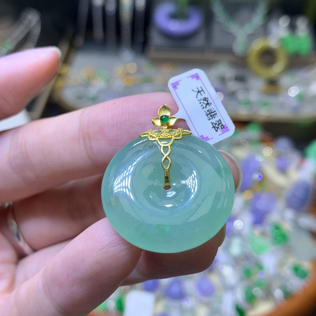 颈饰18K金镶嵌翡翠