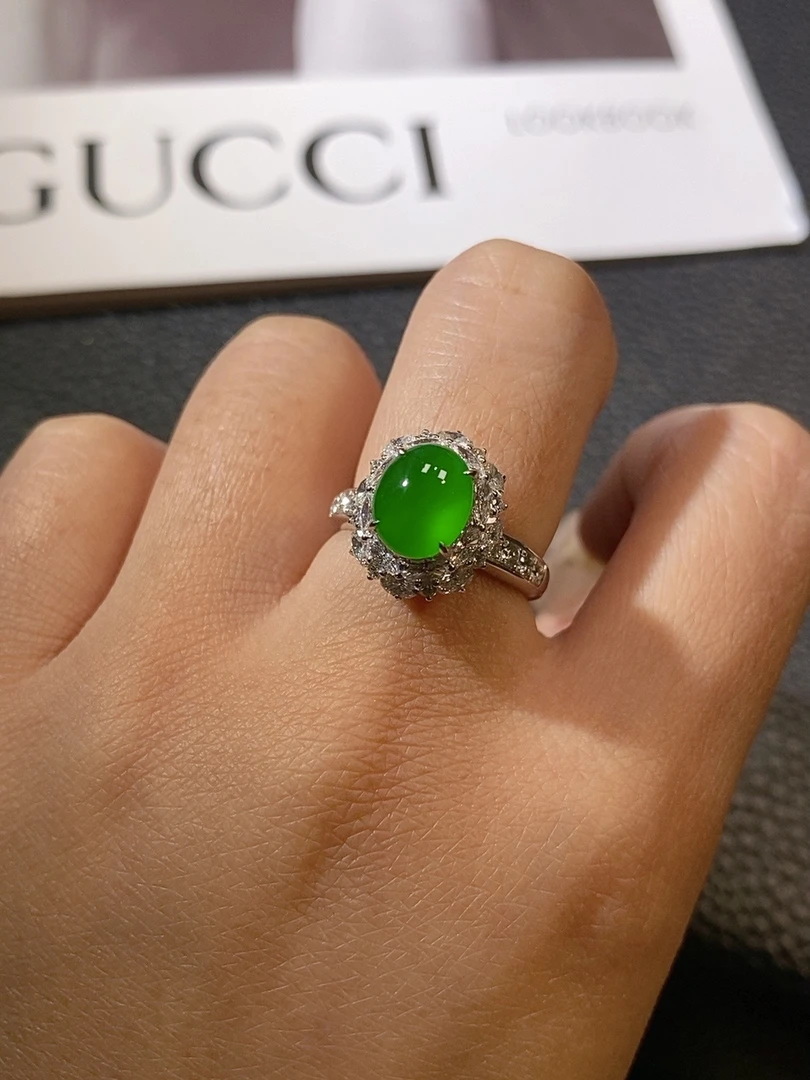 【伊玥珠宝】天然缅甸翡翠A货 高冰阳绿蛋面吊坠