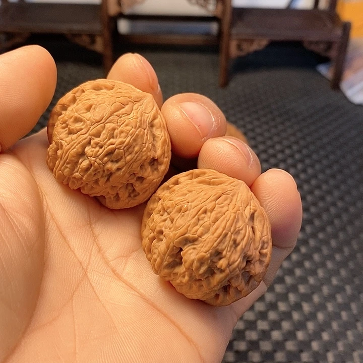 吊坠文玩核桃全品绣球一对