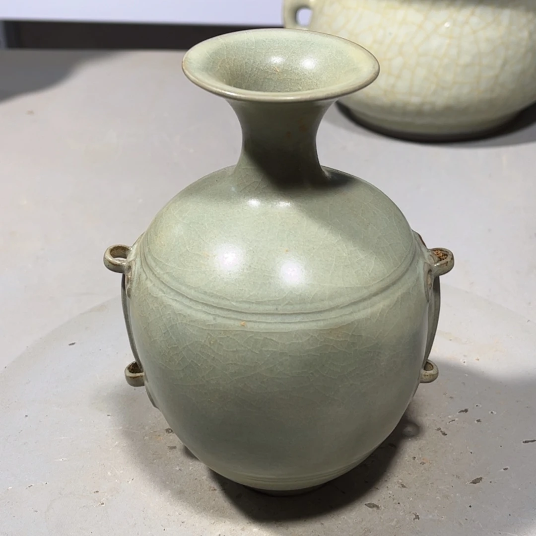 瓶一**盈汝窑瓷器品相完美