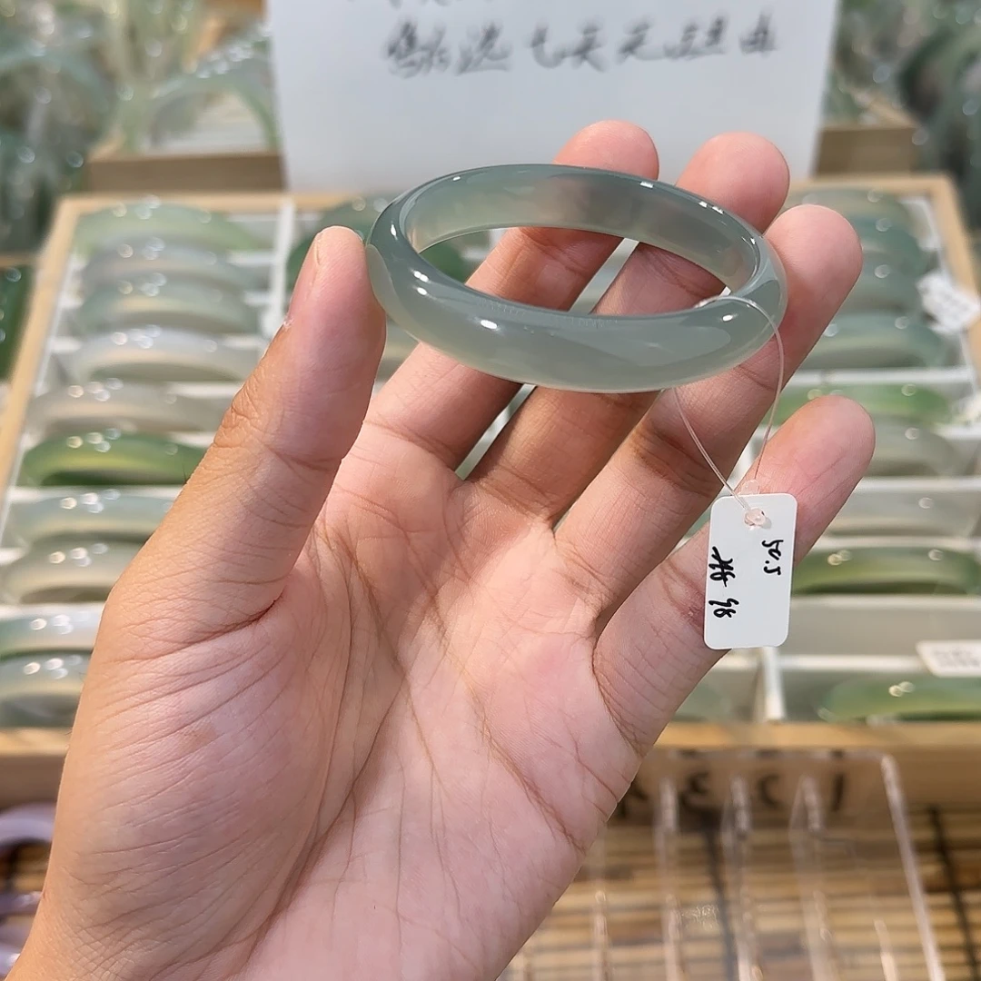 玛瑙/玉髓未镶嵌手镯圈口50.5