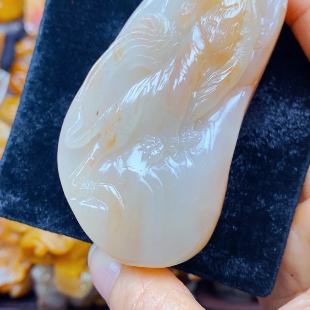 未镶嵌石英质玉（黄龙玉）颈饰